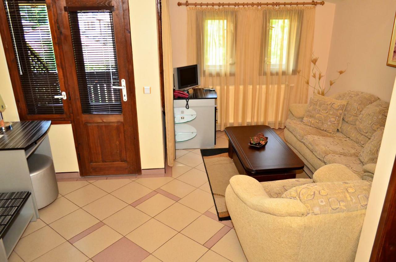 Family Hotel Maraya Arbanasi Exterior photo