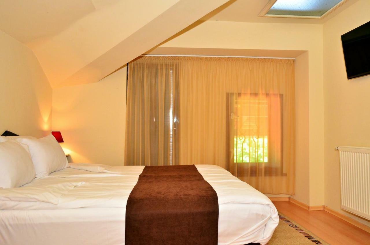 Family Hotel Maraya Arbanasi Exterior photo
